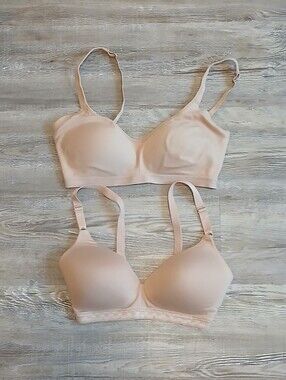 Lot Of 2 Ladies Warner's Blissful Benefits Wireless Lightly Lined Bras 34D M